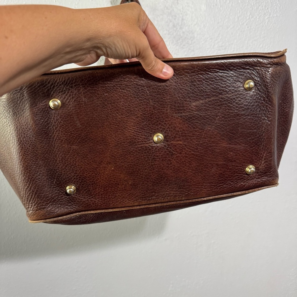 Dooney & Bourke vintage Brown Leather Tote with Timeless Elegance - Picture 4 of 12
